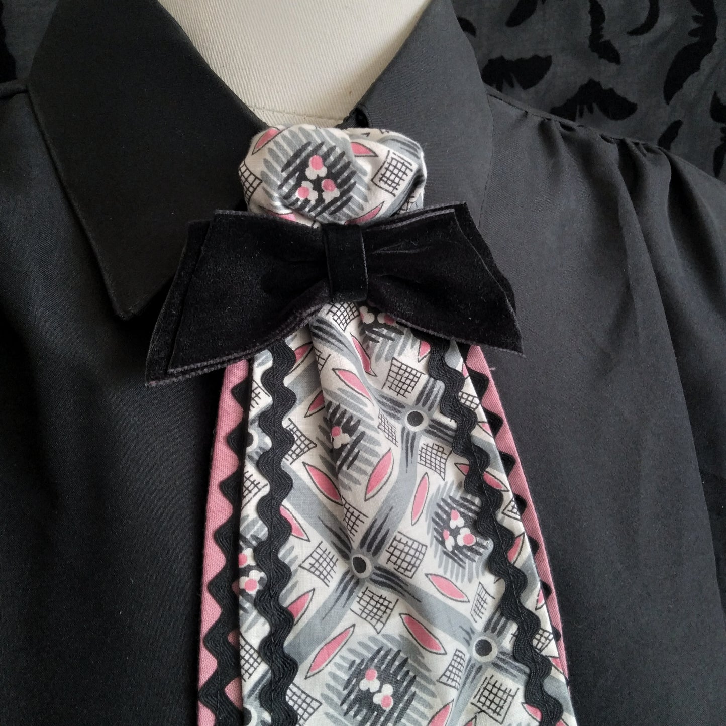 Retro Matron Jabot